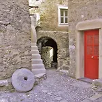 Nyaraló La Scala Sleeps 4 With Mountain Views *