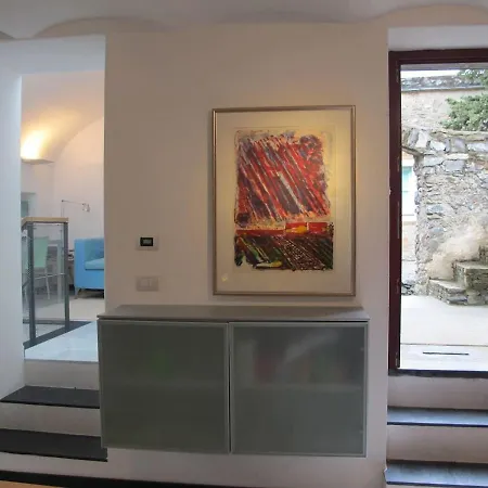 La Scala Within A Stunning 13th Century Setting *