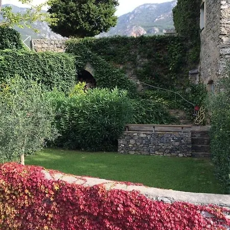 La Scala Within A Stunning 13th Century Setting 度假居