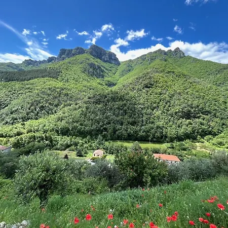 La Scala Sleeps 4 With Mountain Views Colletta