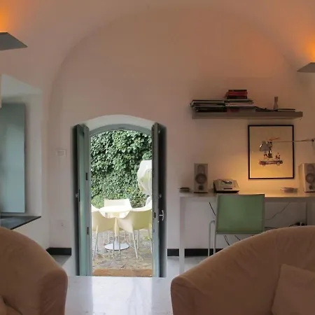 La Scala Within A Stunning 13th Century Setting 度假居 *