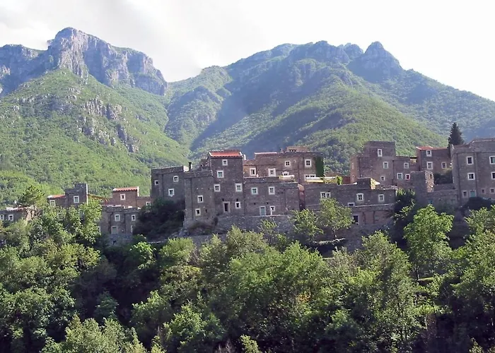 La Scala Within A Stunning 13th Century Setting Сasa de vacaciones Colletta