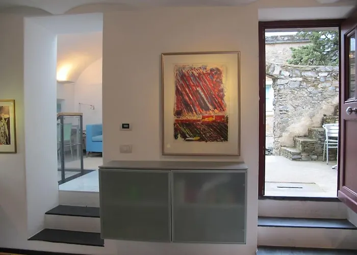 La Scala Within A Stunning 13th Century Setting *