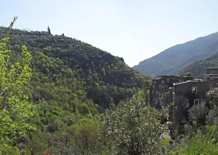 La Scala Within A Stunning 13th Century Setting