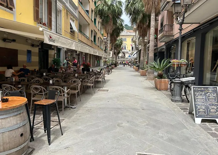 La Scala Within A Stunning 13th Century Setting Сasa de vacaciones Colletta