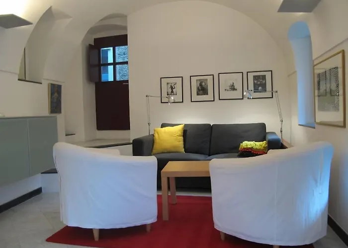 La Scala Within A Stunning 13th Century Setting Сasa de vacaciones Colletta